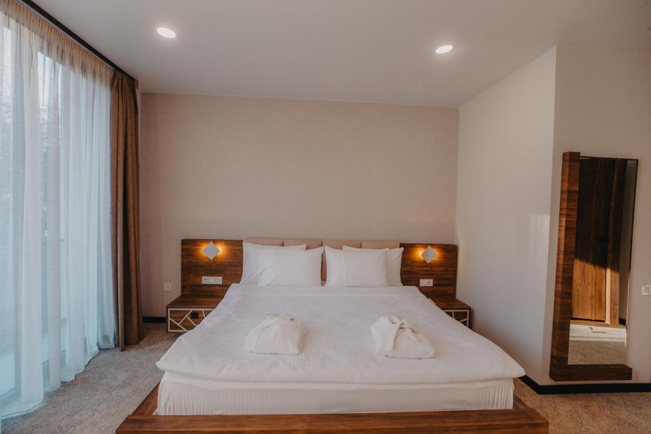 Capo Verde Hotel Батуми Екстериор снимка